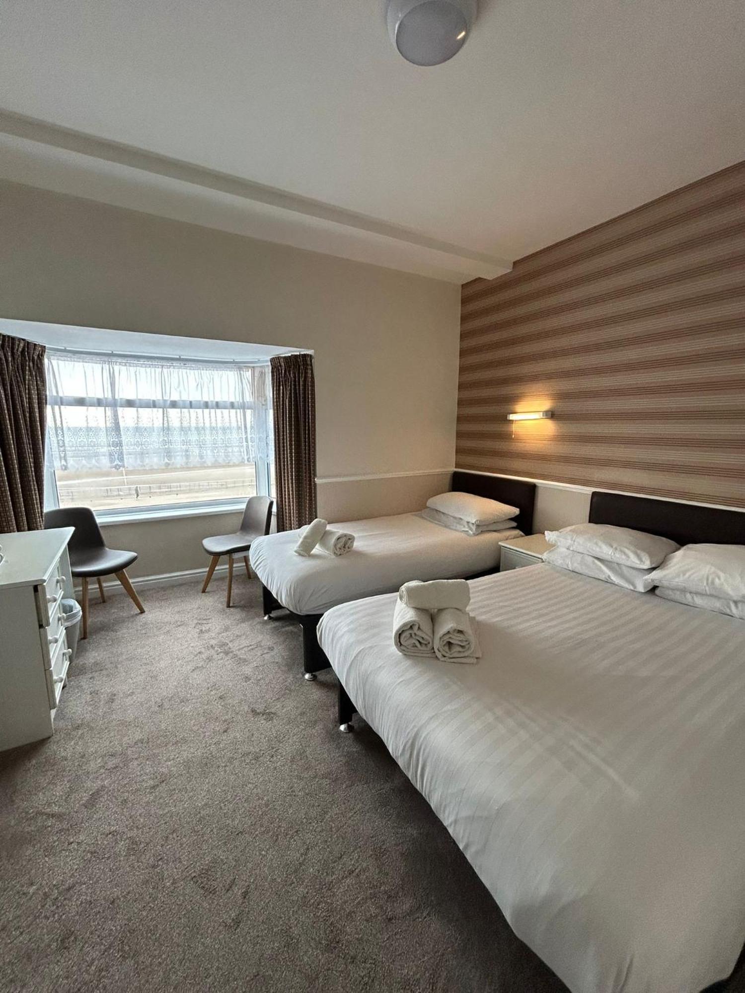 Lyndene Hotel Blackpool Buitenkant foto